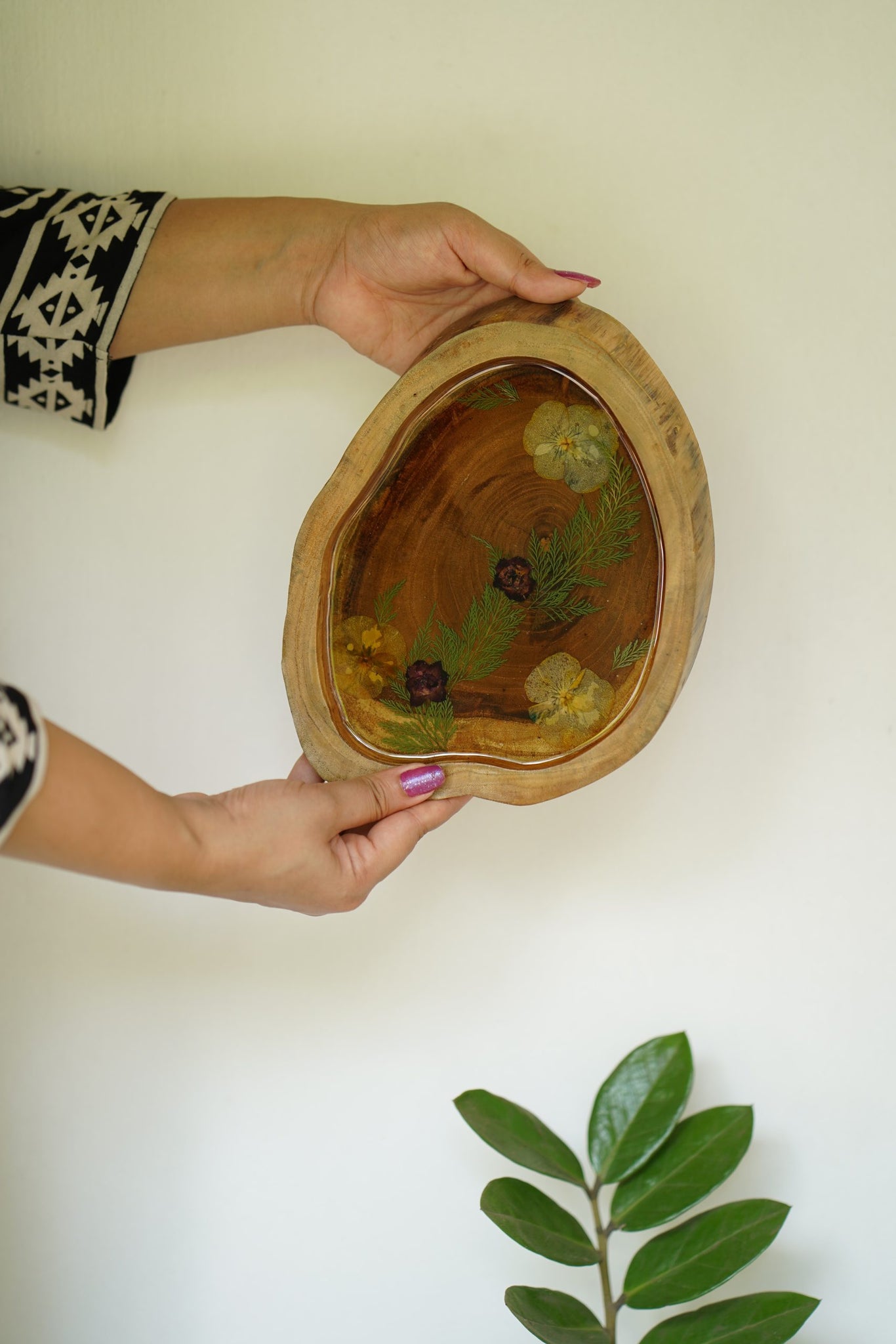 Handcrafted Multifunctional Tray Featuring Pansy And Rose - CHRISTMAS EDITION